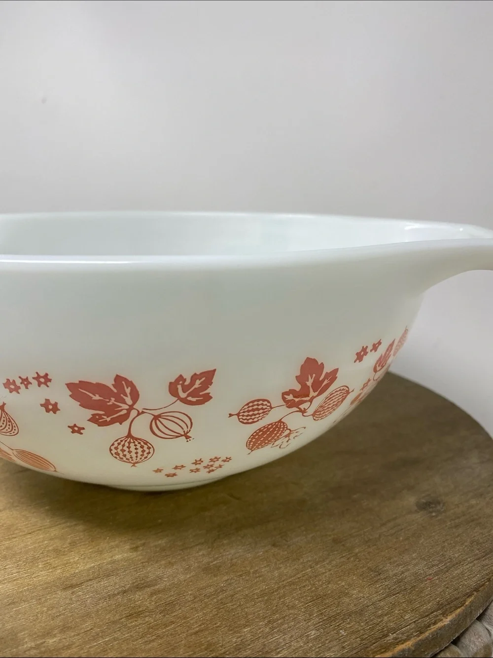 Vintage Pyrex #443 White & Pink Gooseberry Mixing Bowl 2.5 Qt.